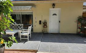 Maison Jardin Et Parking Gratuit - 10 Min De L'Aeroport - Metro 14 - Arrivee Autonome